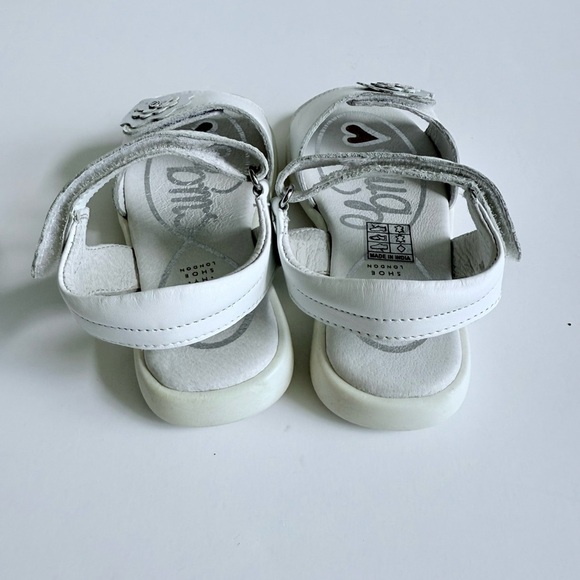 Buckle My Shoe Liris White Floral Embroidered Sandals Silver Leather London New - Picture 5 of 11